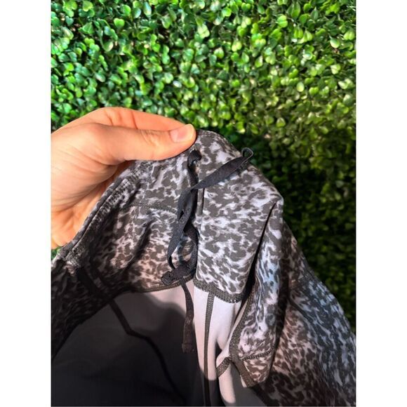 Varley Let's Go Leggings - Ebony Blue Cheetah Sz Large - Picture 4 of 5